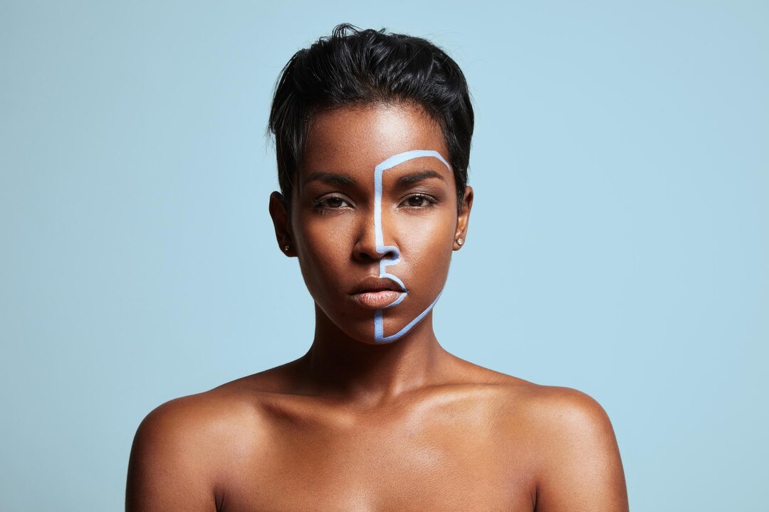 woman with blue line face 633478 2502